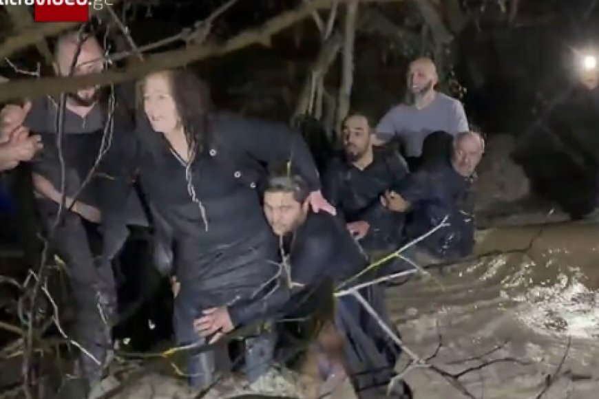 უმძიმესი კადრები: დაიღუპნენ ორსული ქალი და მოზარდი – ხიდი ჩაინგრა და რამდენიმე ადამიანი დინებამ გაიტაცა